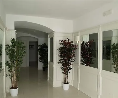 Palazzo Mongio מלון דירות 2*